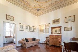 Classic-Apartment, 1 Schlafzimmer | Wohnzimmer