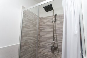 Shower, bidet, towels - M157 - Marcelli, brand new three-room apartment 250mt from the sea (Marcelli)