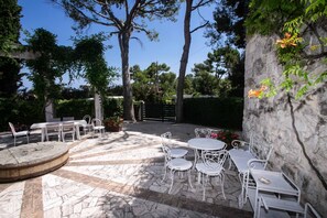 Outdoor dining - VILLA DEL MARE - Numana, wonderful villa 100mt from the sea (Numana)