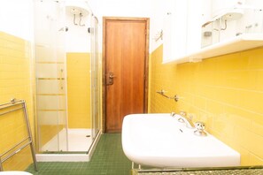 Doccia, bidet, asciugamani