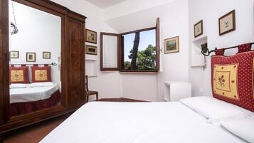 5 bedrooms, WiFi, bed sheets