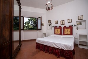 5 bedrooms, WiFi, bed sheets