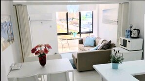 Apartment, 1 Queen-Bett, Strandblick | Wohnbereich