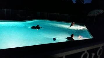 Seasonal outdoor pool, pool umbrellas, sun loungers