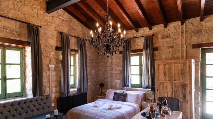 Oinou Strata - Adults Only