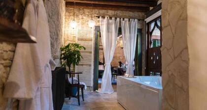 Oinou Strata - Adults Only