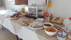 Free daily buffet breakfast - Masseria Sucea (Martano)