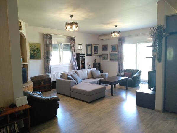 Maison, 3 chambres | Coin séjour