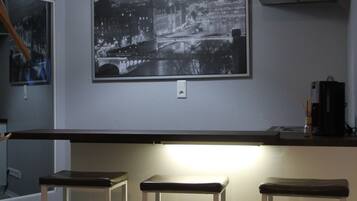 Apartment (N9) | Private kitchenette | Coffee/tea maker, electric kettle