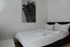 Apartment, 3 Bedrooms | Iron/ironing board, free WiFi, bed sheets - Apartment Caplex (Oldenburg)