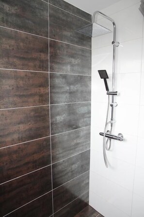 Apartment, 3 Bedrooms | Bathroom | Towels - Apartment Caplex (Oldenburg)