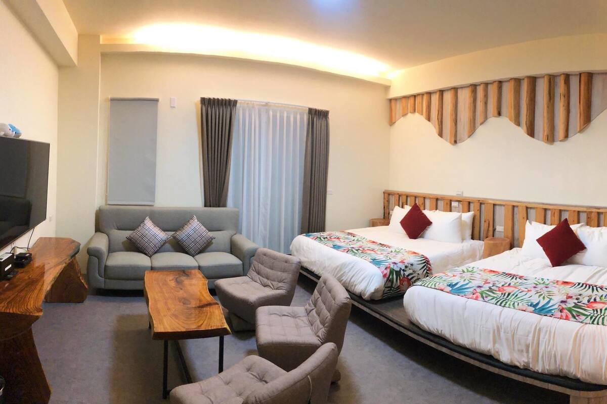 Kamar Keluarga | Selimut bulu angsa, meja kerja, dan tempat tidur lipat/tambahan