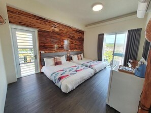 Elite Quadruple Room, Mountain View | Down comforters, desk, rollaway beds, free WiFi - Inn Siang B&B (Hengchun)
