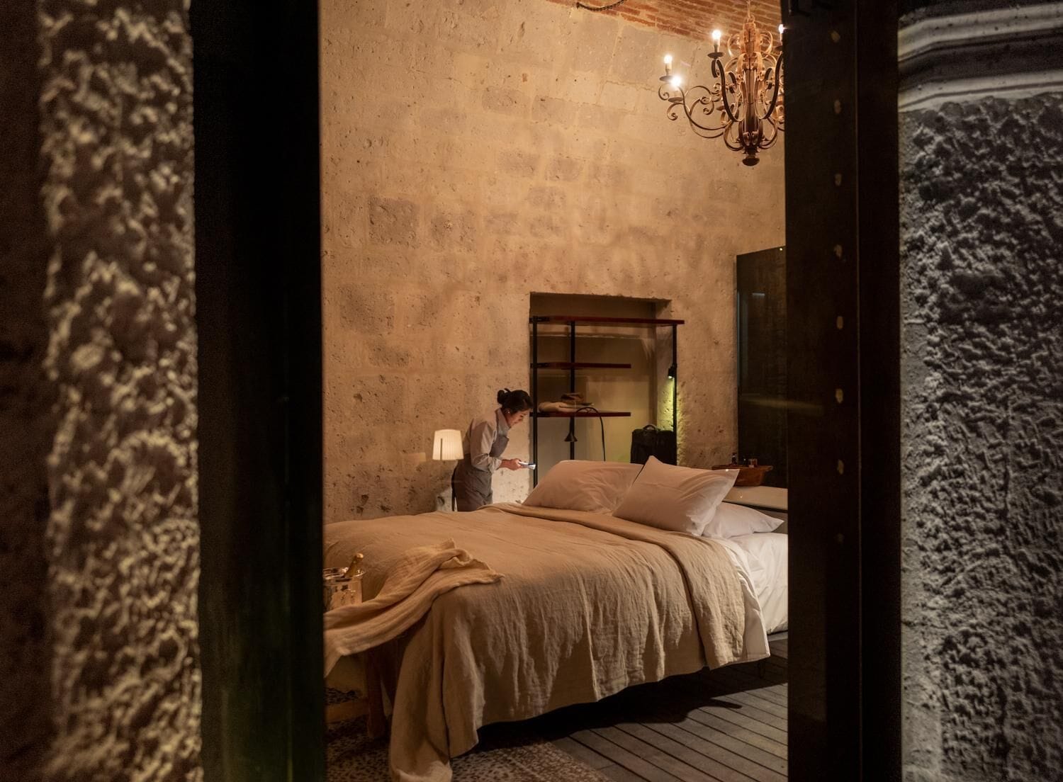 deluxe room, 1 king bed, courtyard view | minibar, in-room safe, blackout curtains, soundproofing