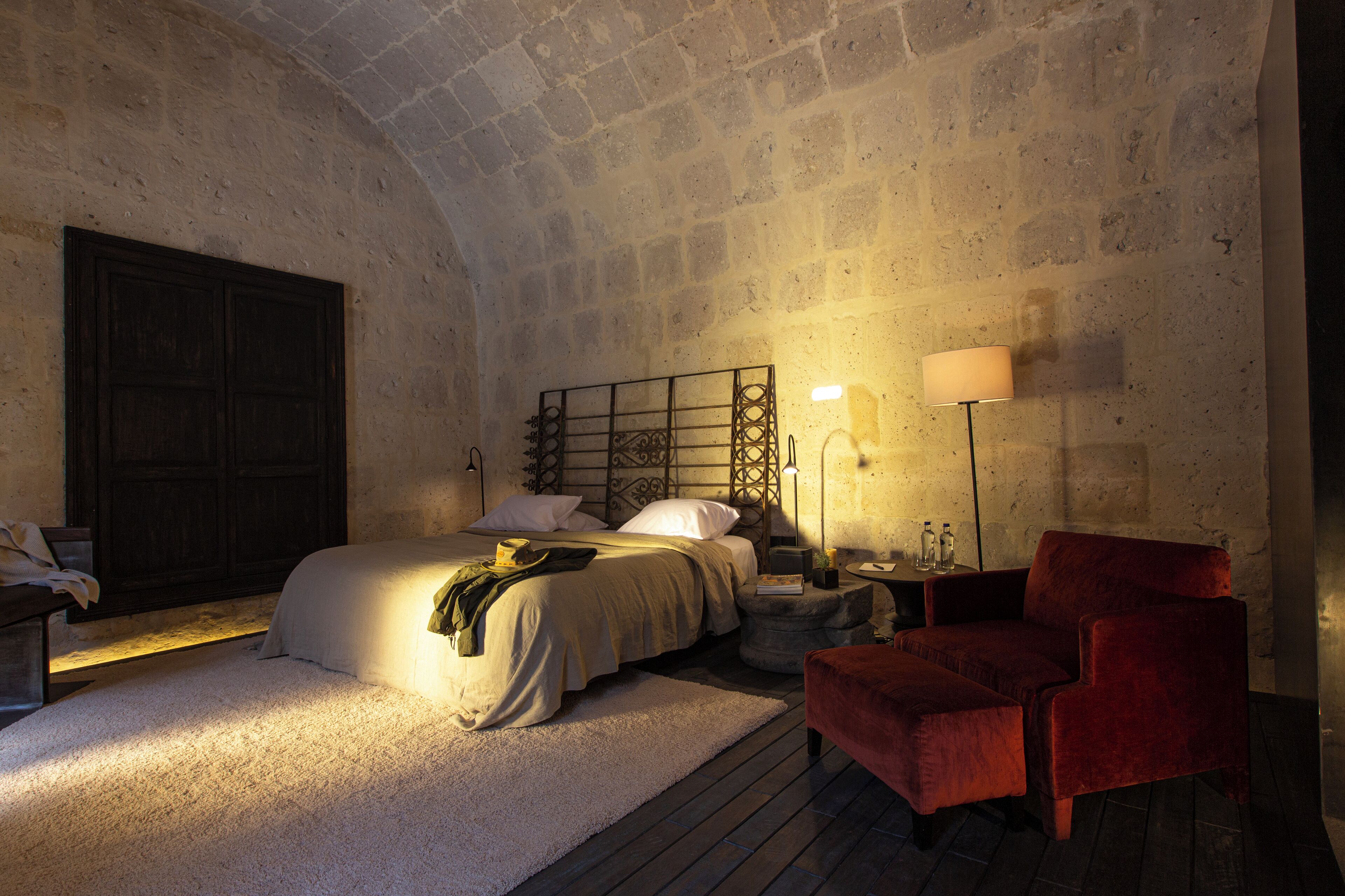 Deluxe-huone | Minibaari, tallelokero huoneessa, pimennysverhot, äänieristys