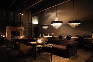 Pariskuntien ruokailu