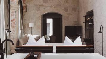 BOVEDA | Minibar, in-room safe, blackout curtains, soundproofing