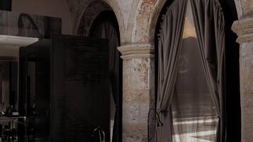 Deluxe Room, 1 King Bed, Courtyard View | Courtyard view