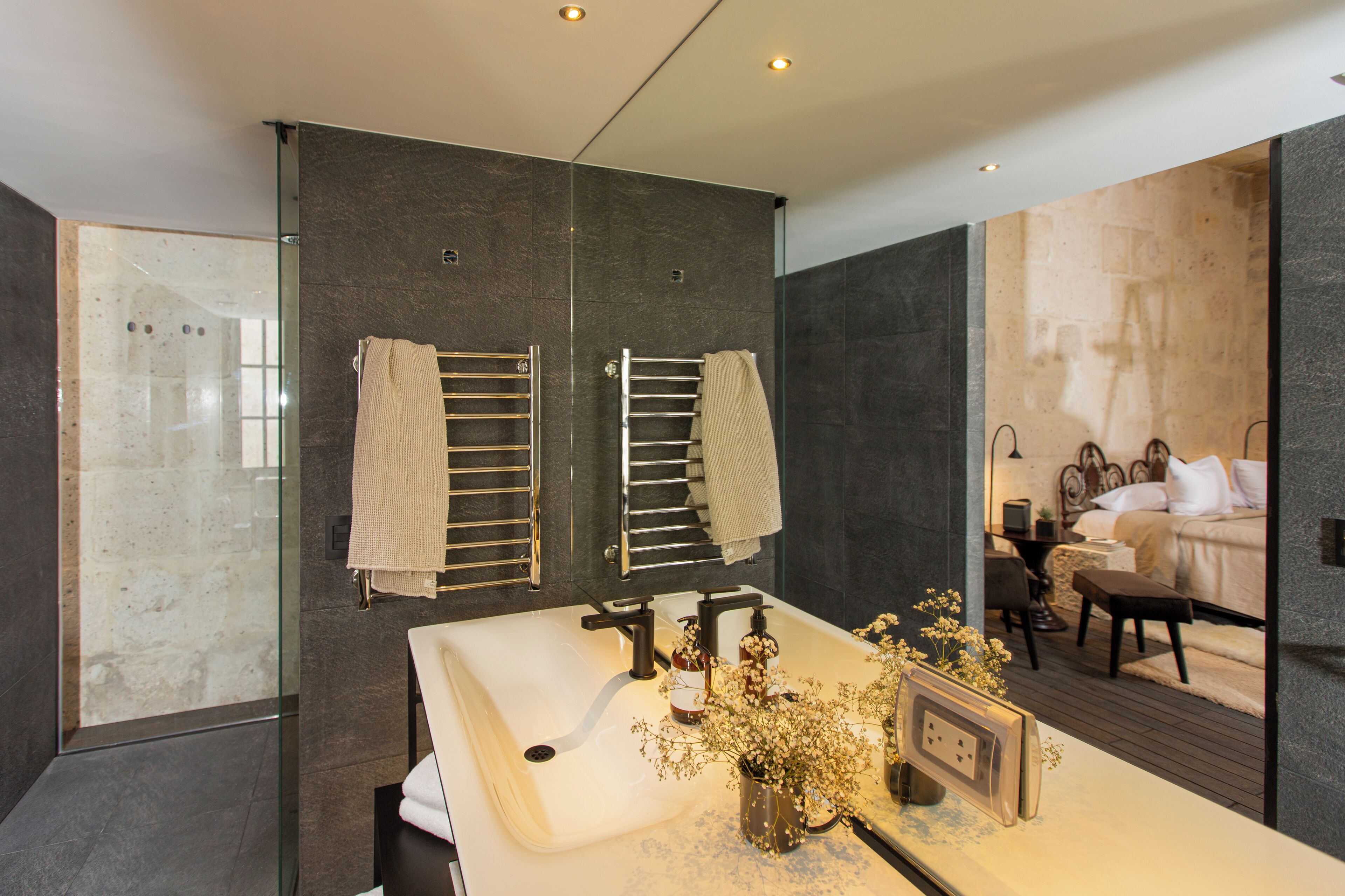 Photo - CIRQA - Relais & Châteaux