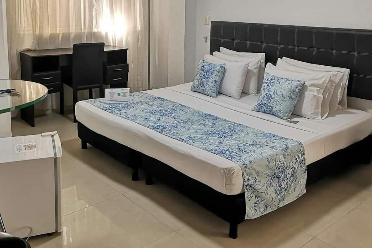 Double Room | Desk, free WiFi, bed sheets