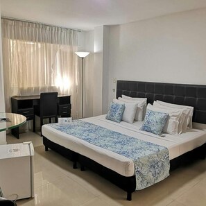 Habitación doble | Escritorio, wifi gratis y ropa de cama 