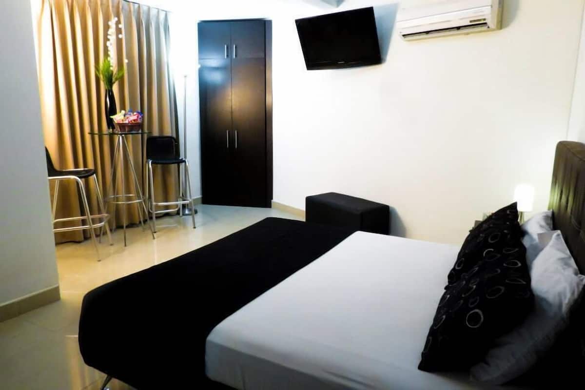 Basic Single Room | Desk, free WiFi, bed sheets