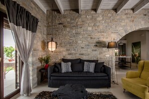 Smart TV, fireplace, ping pong
