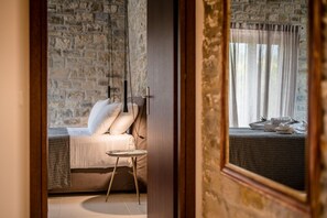 4 bedrooms, desk, iron/ironing board, travel cot - CASA DELLA VITA VILLA (Heraklion)