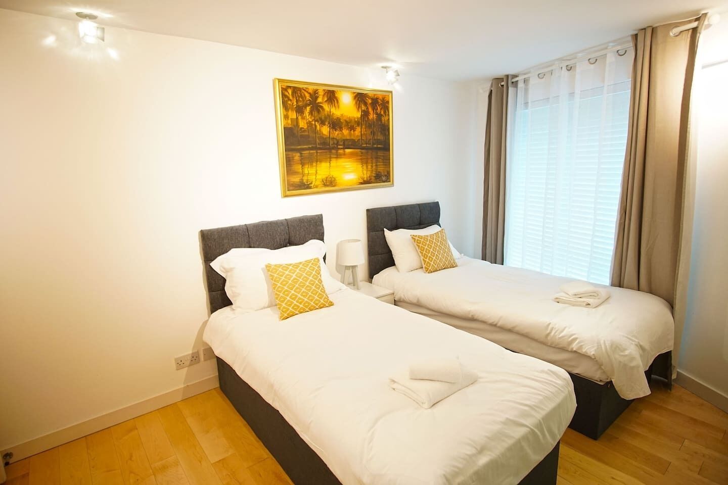 2 多间卧室、办公桌、熨斗/熨衣板、旅行婴儿床