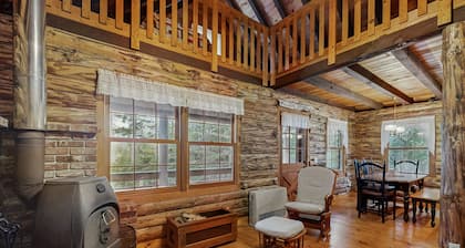 Lakefront home w/ pristine views Outdoor firepit and full kitchen