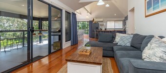 The Norfolk - Pacific Palms Holidays