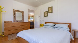3 bedrooms - Pippis - a Classic Beach House (Seal Rocks)
