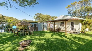 Outdoor dining - Pippis - a Classic Beach House (Seal Rocks)