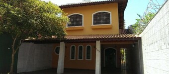 Praia Grande - Vila Caiçara huis 4 suites zwembad en barbecue -