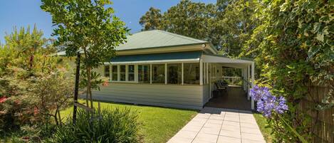 المنشأة من الخارج