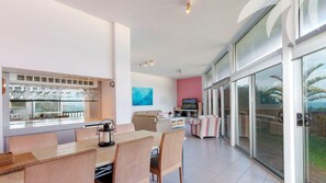 Dining - SeaCrest on Blueys Beach (Blueys Beach)