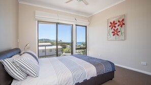 3 bedrooms, iron/ironing board, Internet, bed sheets