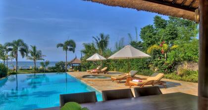 Beachvilla, avec un personnel amical, piscine privée, jacuzzi, petits déjeuners, opt. les diners