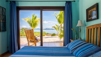 Premium bedding, in-room safe, free WiFi, bed sheets