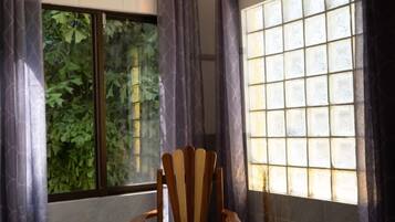 Panoramic House | Bathroom | Shower, free toiletries, towels, soap
