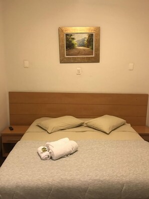 Minibar, soundproofing, free WiFi, bed sheets - Vila Real Hotel (Poços de Caldas)