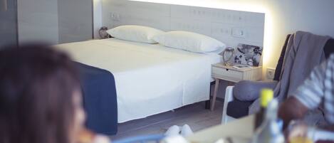 Panoramic Studio, 1 Queen Bed with Sofa bed, Harbour View, Sea Facing (n. 2)