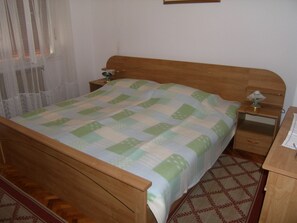 Appartement, 2 chambres | 2 chambres, bureau, Wi-Fi gratuit, draps fournis