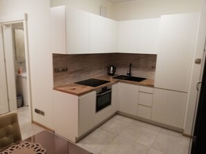 Kühlschrank, Geschirrspüler