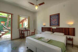 Minibar, in-room safe, soundproofing, free WiFi - Pousada Pé na Estrada (Porto Seguro)