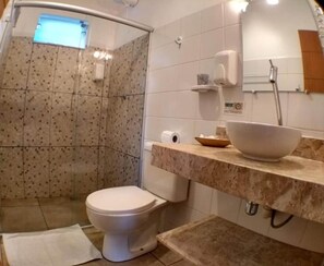 Shower, hair dryer, towels - Pousada Pé na Estrada (Porto Seguro)