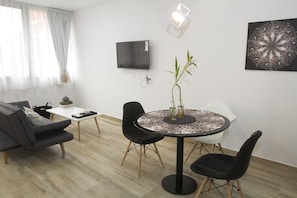 Comfort Apartment | Premium bedding, in-room safe, blackout drapes, free WiFi