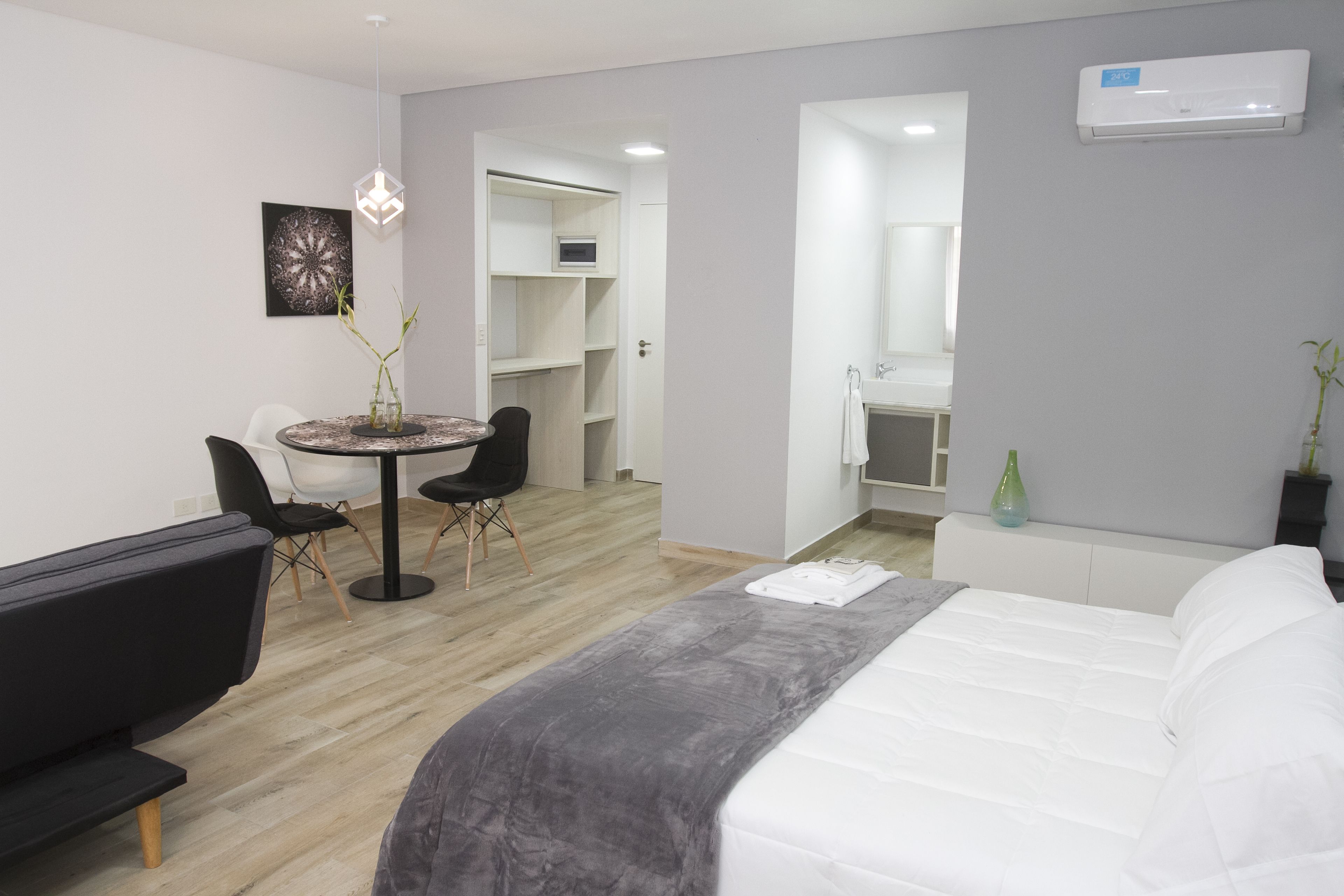 Appartamento Comfort | Biancheria da letto di alta qualità, una cassaforte in camera