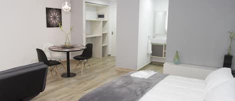 Comfort Apartment | Premium bedding, in-room safe, blackout drapes, free WiFi