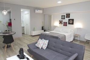 Premium bedding, in-room safe, blackout curtains, free WiFi - Rent 2888 (Buenos Aires)